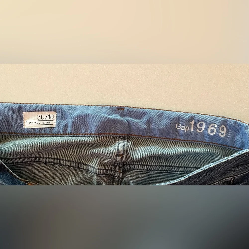 Women’s Gap 1969 Vintage Flare blue jeans size 10/30 70’s vibe